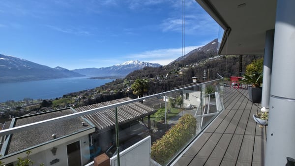 Zeitgenössische Liegenschaft mit Garage, Innenlift und spektakulärer 180°-Panoramasicht 5