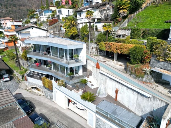 Zeitgenössische Liegenschaft mit Garage…