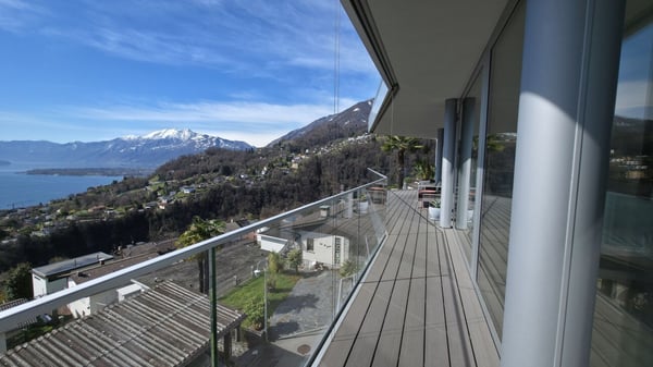 Zeitgenössische Liegenschaft mit Garage, Innenlift und spektakulärer 180°-Panoramasicht 13
