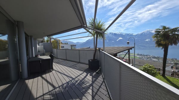 Zeitgenössische Liegenschaft mit Garage, Innenlift und spektakulärer 180°-Panoramasicht 18