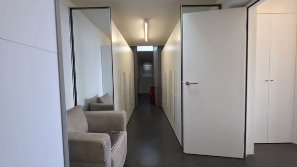 Zeitgenössische Liegenschaft mit Garage, Innenlift und spektakulärer 180°-Panoramasicht 21