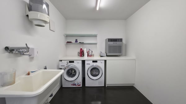 Zeitgenössische Liegenschaft mit Garage, Innenlift und spektakulärer 180°-Panoramasicht 22