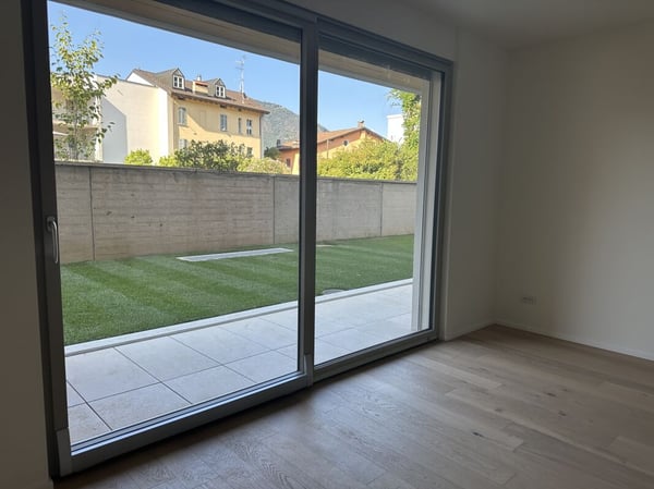 Moderno bilocale con grande giardino 2
