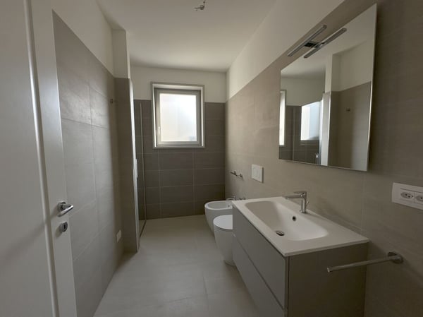 Moderno bilocale con grande giardino 8