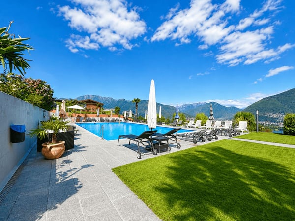 Vairano: Splendido 3.5 locali- residenza secondaria con vista lago a 180° e piscina 10