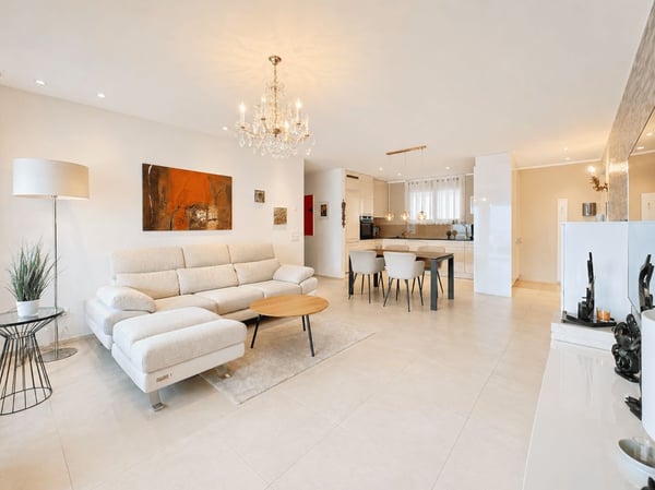 Moderne 3.5-Zimmer-Wohnung mit herrlichem Seeblick und 2 Tiefgaragenplätzen 2