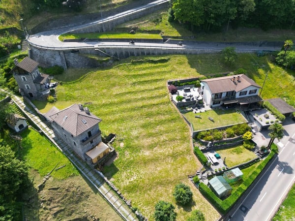 Bauparzelle mit Baubewilligung in Golino – 3 Grundstücke 3
