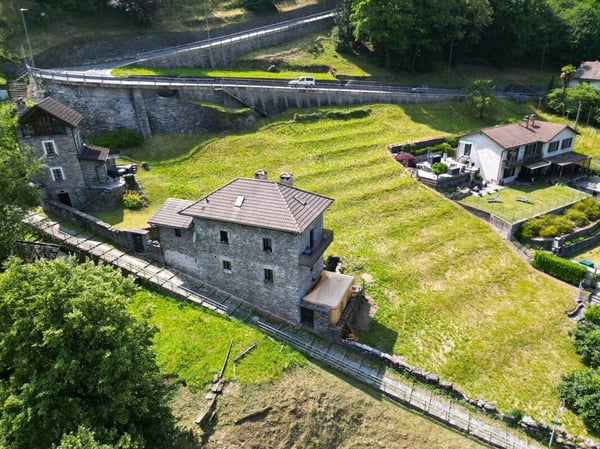Bauparzelle mit Baubewilligung in Golino – 3 Grundstücke 4