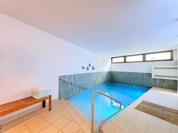 Hochwertiges Einfamilienhaus mit Sauna, Innenpool und Aufzug 9