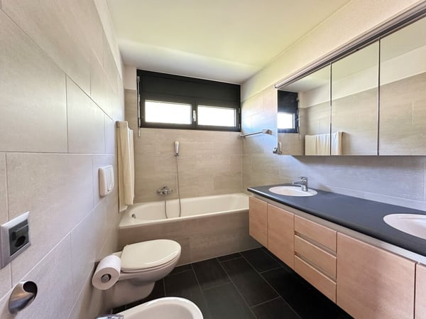Hochwertiges Einfamilienhaus mit Sauna, Innenpool und Aufzug 8