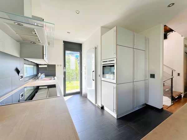 Hochwertiges Einfamilienhaus mit Sauna, Innenpool und Aufzug 4