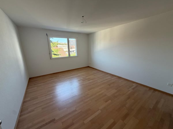Grosszügige 4.5-Zimmer-Wohnung zur befristeten Miete bis 31.08.2027 4