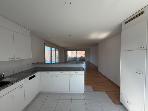 Grosszügige 4.5-Zimmer-Wohnung zur befristeten Miete bis 31.08.2027 1