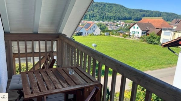Charmante Dachwohnung mit Schwedenofen und Aussicht ins Grüne 8