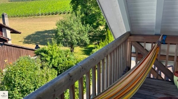 Charmante Dachwohnung mit Schwedenofen und Aussicht ins Grüne 9