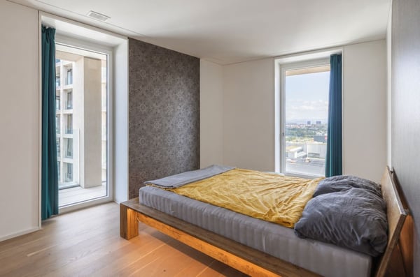 Moderne 4.5-Zimmer-Wohnung im 13. Stock mit atemberaubendem Stadtblick – Glattpark, Zürich 4