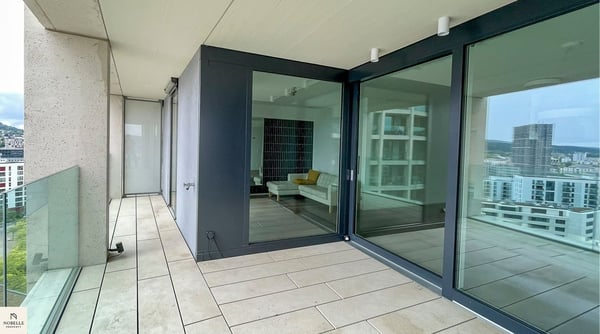 Moderne 4.5-Zimmer-Wohnung im 13. Stock mit atemberaubendem Stadtblick – Glattpark, Zürich 19