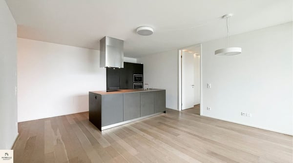 Moderne 4.5-Zimmer-Wohnung im 13. Stock mit atemberaubendem Stadtblick – Glattpark, Zürich 13