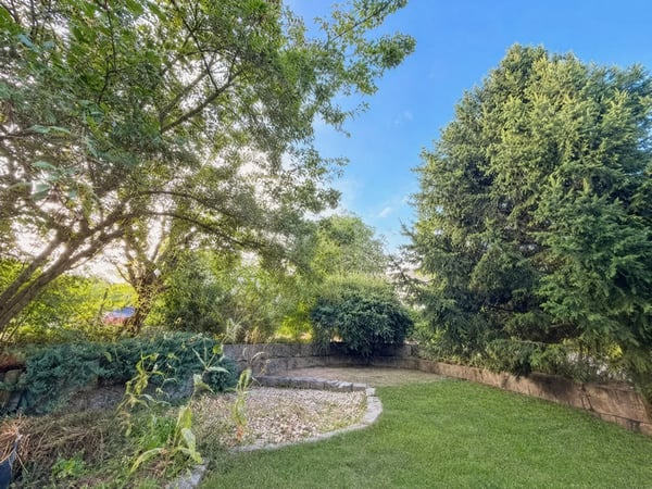 Aussergewöhnlich grosszügiges 7.5-Zimmer mit Südgarten und vielseitigem 2. Obergeschoss 9