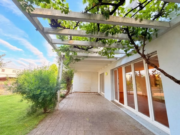Aussergewöhnlich grosszügiges 7.5-Zimmer mit Südgarten und vielseitigem 2. Obergeschoss 7