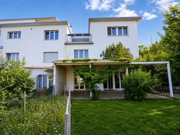 Aussergewöhnlich grosszügiges 7.5-Zimmer mit Südgarten und vielseitigem 2. Obergeschoss 2