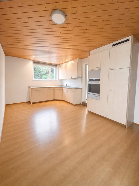 4-Zimmer-Wohnung mit Gewerbepotenzial, zwei Zugängen und Aussenparkplatz – Bezug ab 01.12.2026 3