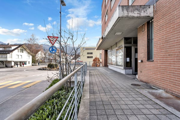 Zentral gelegenes Ladenlokal mit Terrasse in Steffisburg kaufen 3