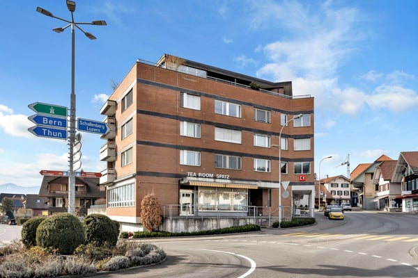 Zentral gelegenes Ladenlokal mit Terrasse in Steffisburg kaufen 1
