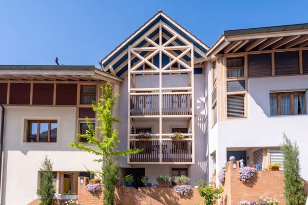 5.5-Zimmer-Reihenhaus mit Aussensitzplätzen, zwei Balkonen und einem Einstellhallenplatz 1