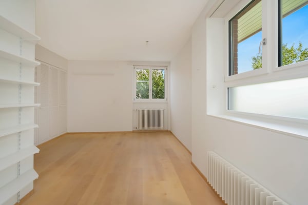 Grosszügiges Wohnen mit unverbaubarem Weitblick - Familienresidenz mit Pool in Frauenkappelen 8