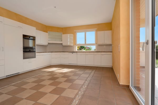 Grosszügiges Wohnen mit unverbaubarem Weitblick - Familienresidenz mit Pool in Frauenkappelen 7