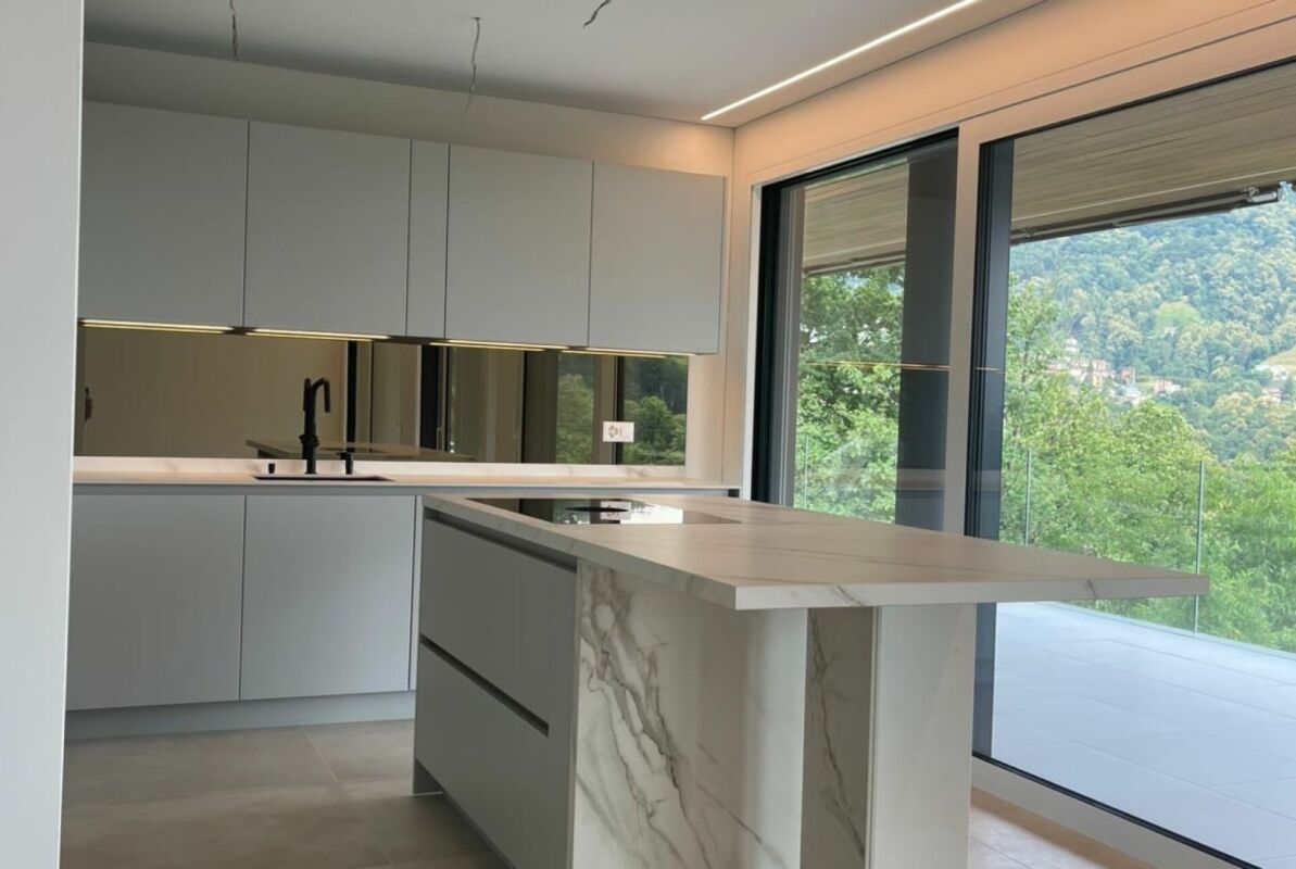 MASSAGNO · DESIGN MODERNO E GRANDE GIARDINO PRIVATO · VIVERE LUGANO IN MODO ESCLUSIVO