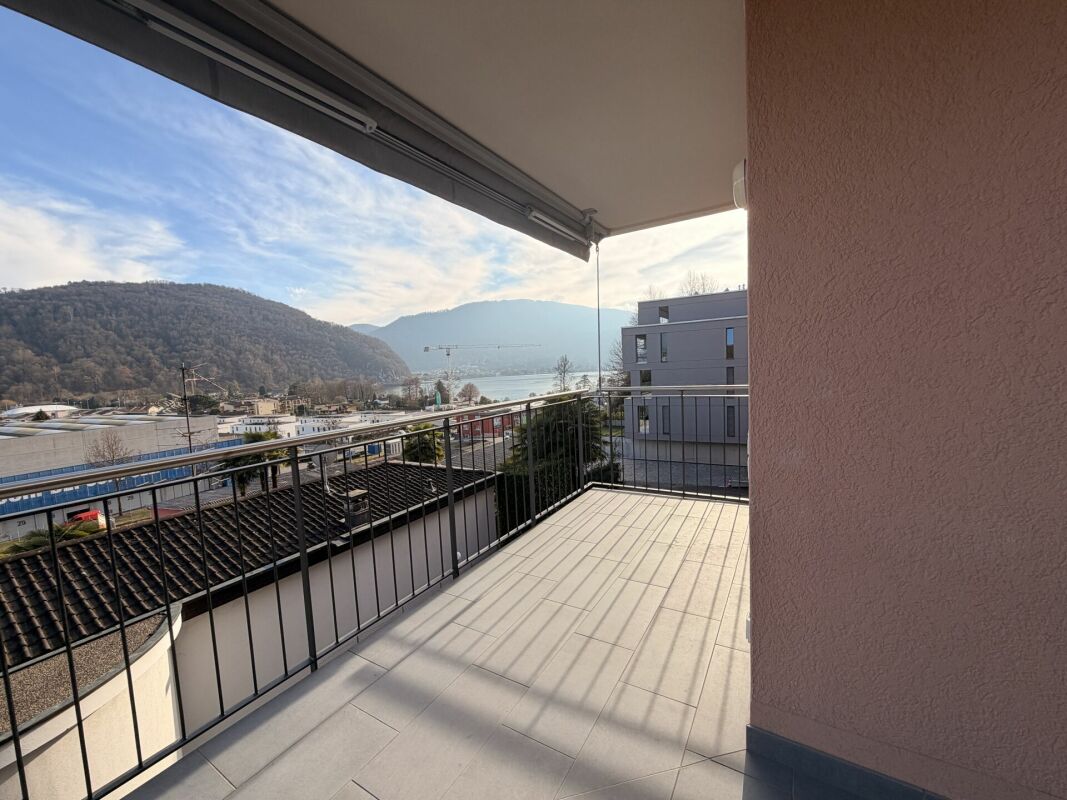 3.5 LOCALI CON BALCONE · CHIAVI IN MANO ORA! VISTA LAGO