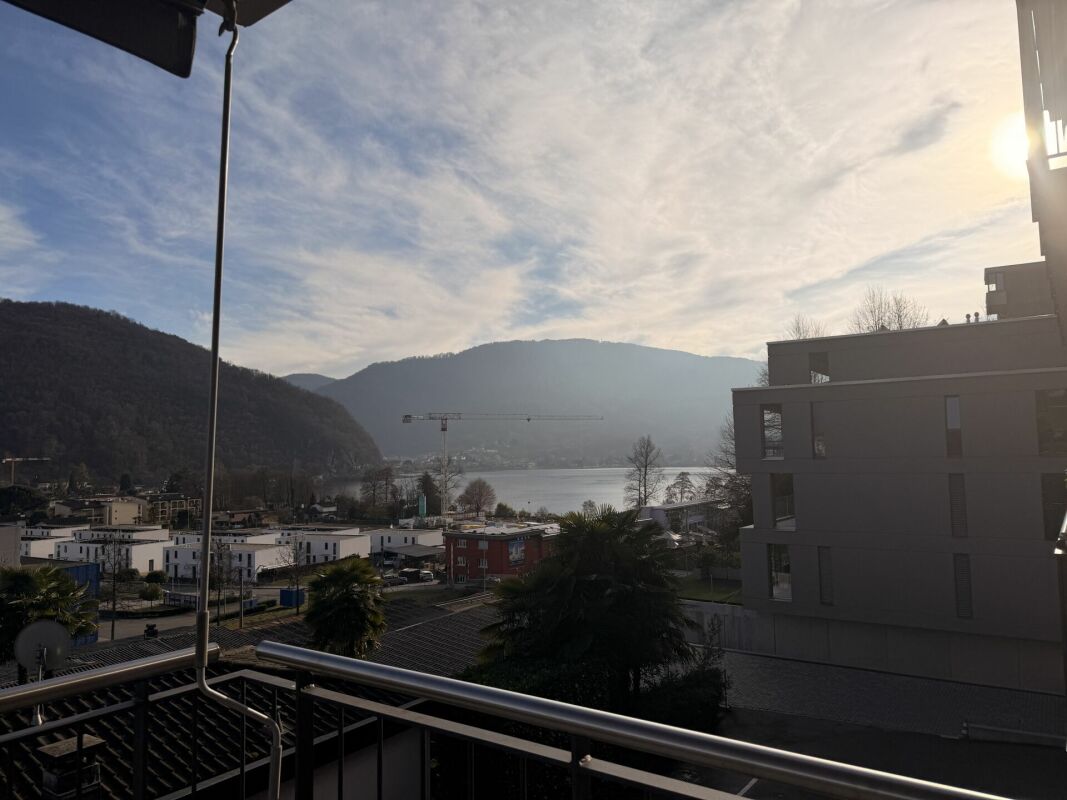 3.5 LOCALI CON BALCONE · CHIAVI IN MANO ORA! VISTA LAGO