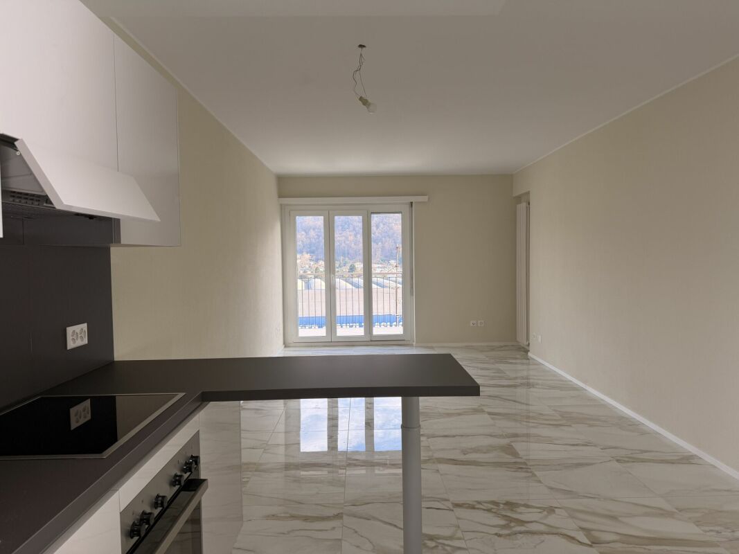 3.5 LOCALI CON BALCONE · CHIAVI IN MANO ORA! VISTA LAGO