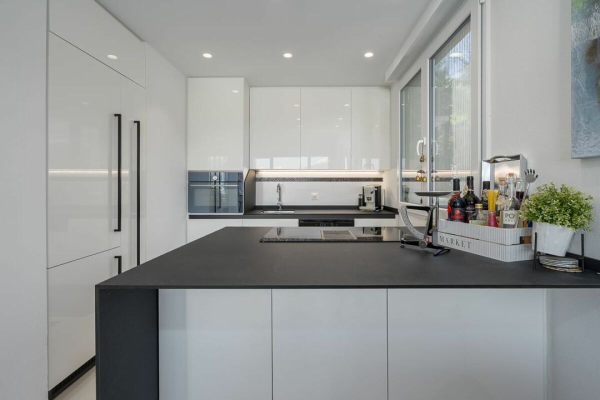 PARADISO · 3.5-ROOM APARTMENT WITH LAKE VIEW