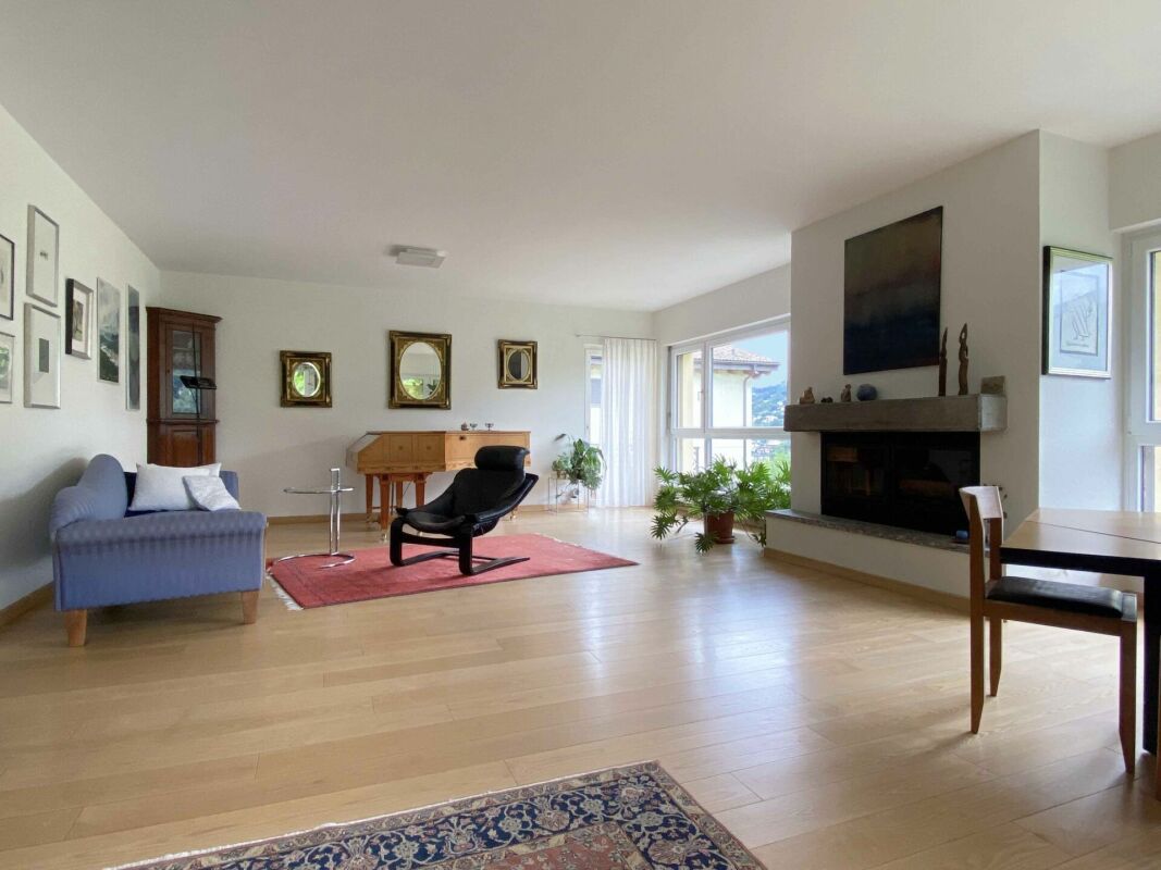 CASA CON SORPRESA! BEN CURATA E SPAZIOSA A POCHI MINUTI DAL LAGO E DAL CONFINE