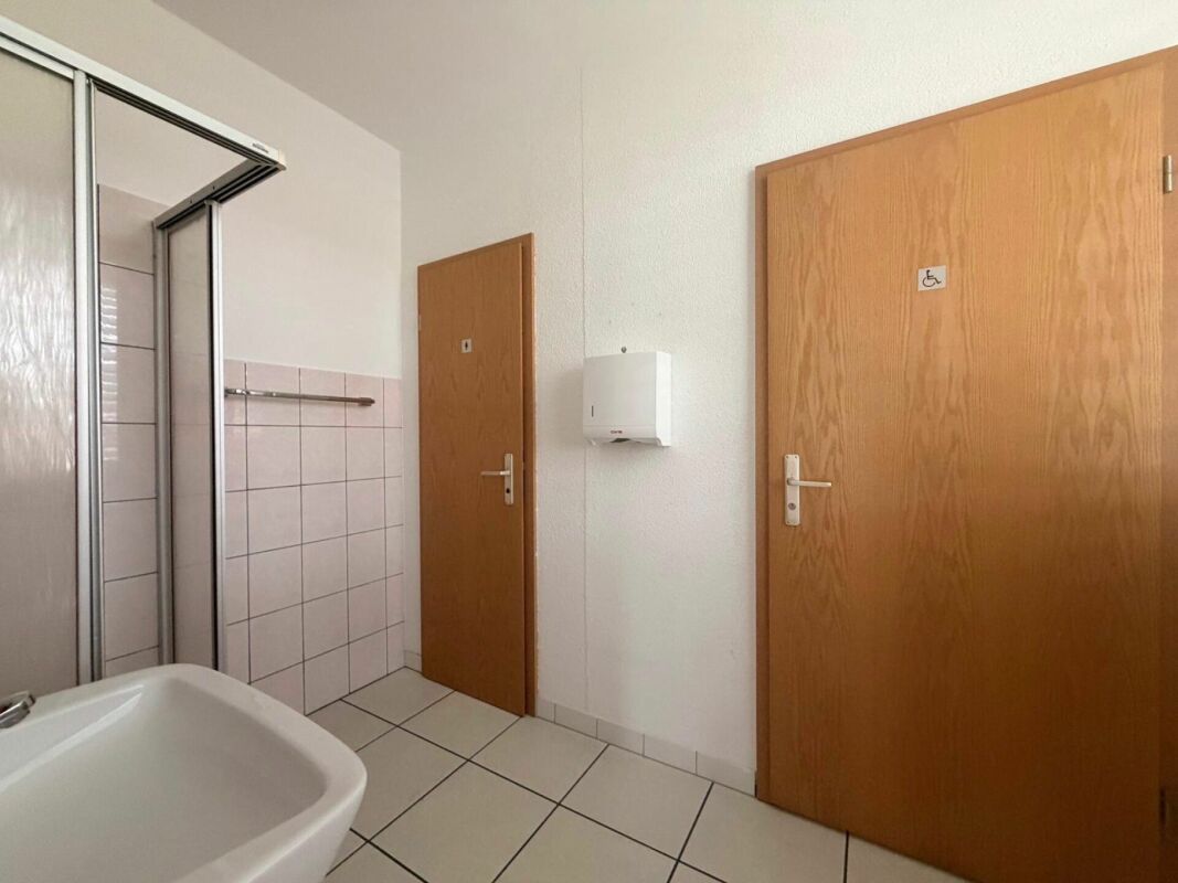 LUGANO · UFFICIO MODERNO CON CUCINA E BAGNO DISABILI · DISPONIBILE DA SUBITO