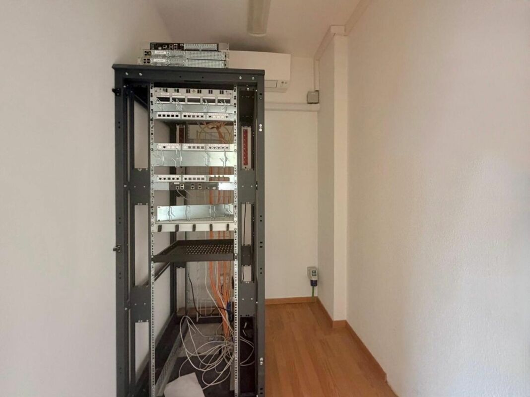 LUGANO · UFFICIO MODERNO CON CUCINA E BAGNO DISABILI · DISPONIBILE DA SUBITO
