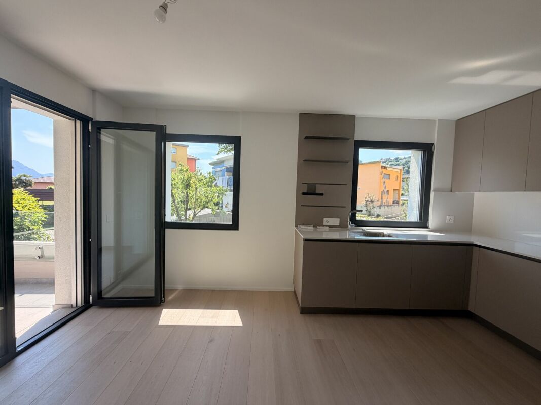 CANOBBIO - 4.5 LOCALI COMPLETAMENTE RINNOVATO, CON GIARDINO, TECNOLOGIA E COMFORT