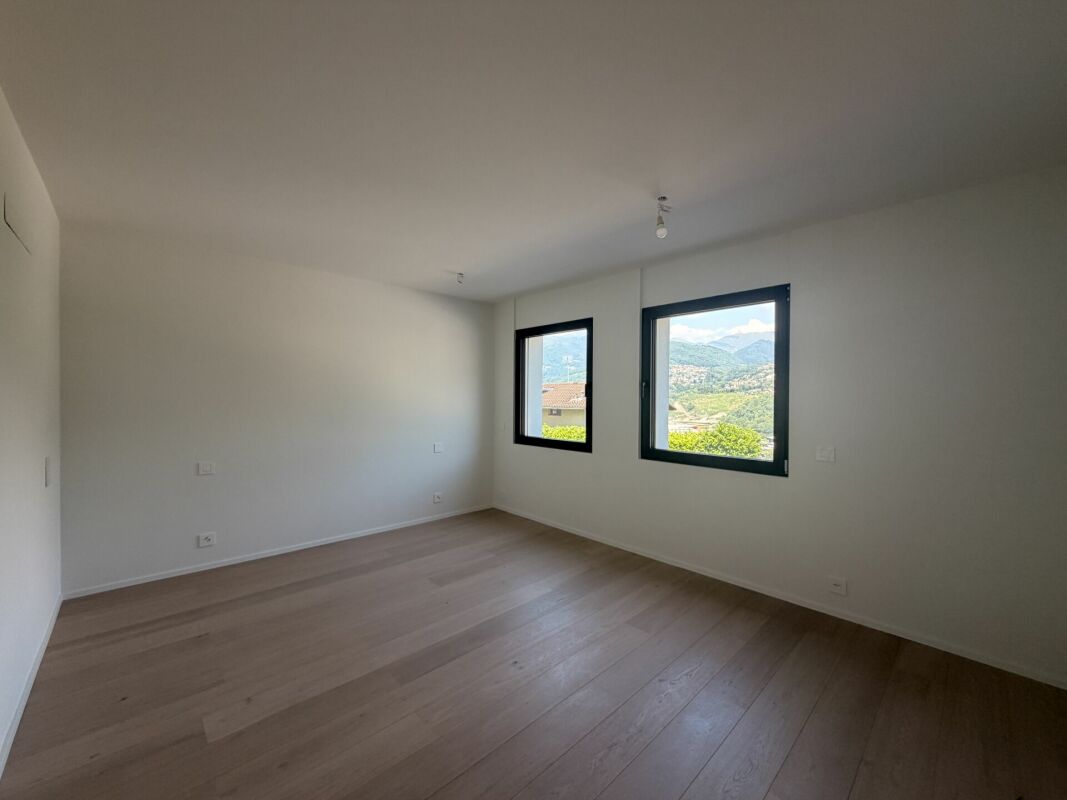 CANOBBIO - 4.5 LOCALI COMPLETAMENTE RINNOVATO, CON GIARDINO, TECNOLOGIA E COMFORT