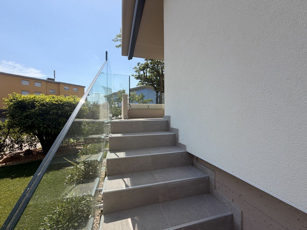 CANOBBIO - 4.5 LOCALI COMPLETAMENTE RINNOVATO, CON GIARDINO, TECNOLOGIA E COMFORT