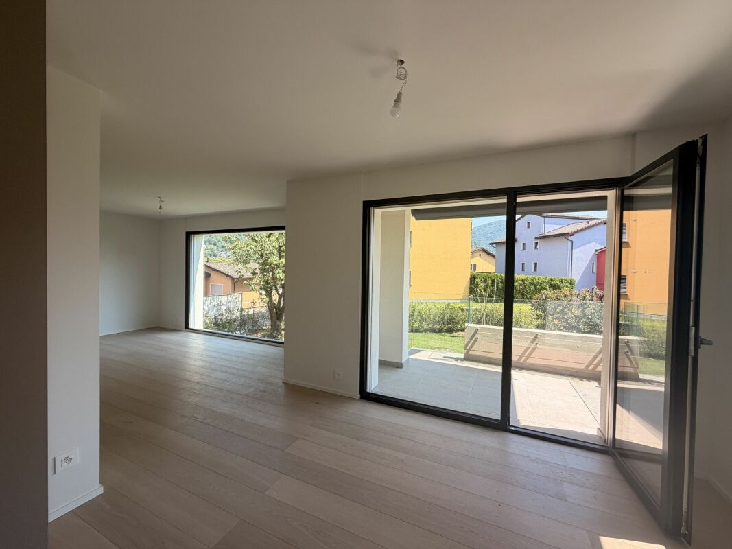CANOBBIO - 4.5 LOCALI COMPLETAMENTE RINNOVATO, CON GIARDINO, TECNOLOGIA E COMFORT