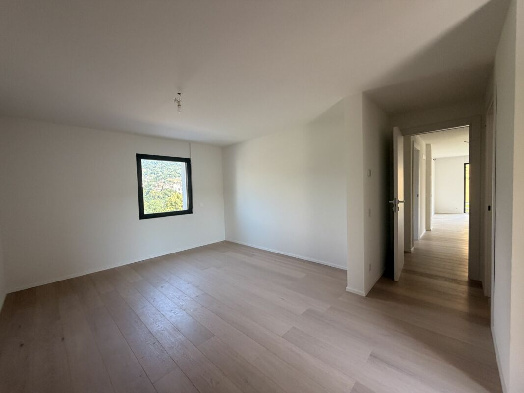 CANOBBIO - 4.5 LOCALI COMPLETAMENTE RINNOVATO, CON GIARDINO, TECNOLOGIA E COMFORT