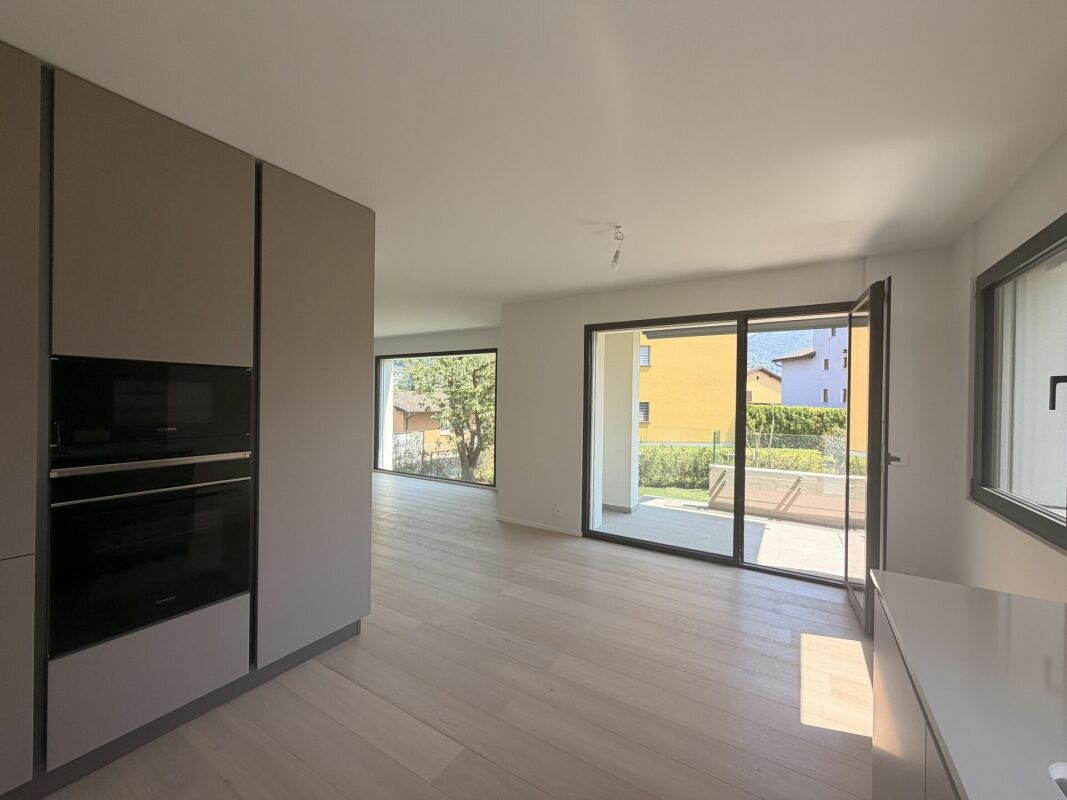 CANOBBIO - 4.5 LOCALI COMPLETAMENTE RINNOVATO, CON GIARDINO, TECNOLOGIA E COMFORT