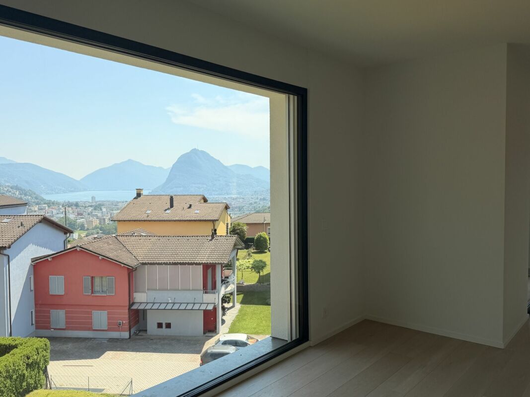 CANOBBIO - FULLY RENOVATED 4.5-ROOM PENTHOUSE WITH LAKE VIEW, TECHNOLOGY AND COMFORT