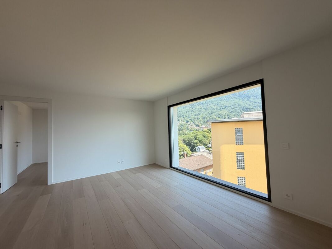 CANOBBIO - FULLY RENOVATED 4.5-ROOM PENTHOUSE WITH LAKE VIEW, TECHNOLOGY AND COMFORT