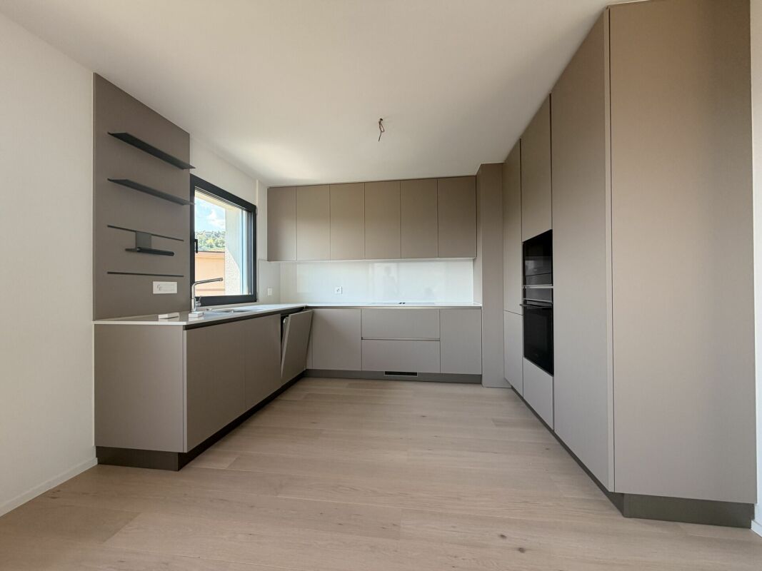CANOBBIO - FULLY RENOVATED 4.5-ROOM PENTHOUSE WITH LAKE VIEW, TECHNOLOGY AND COMFORT