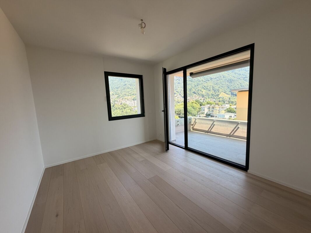 CANOBBIO - FULLY RENOVATED 4.5-ROOM PENTHOUSE WITH LAKE VIEW, TECHNOLOGY AND COMFORT