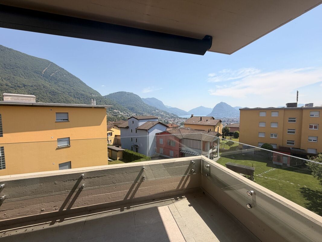 CANOBBIO - FULLY RENOVATED 4.5-ROOM PENTHOUSE WITH LAKE VIEW, TECHNOLOGY AND COMFORT